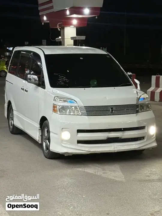 Toyota Voxy 2007 photo 2