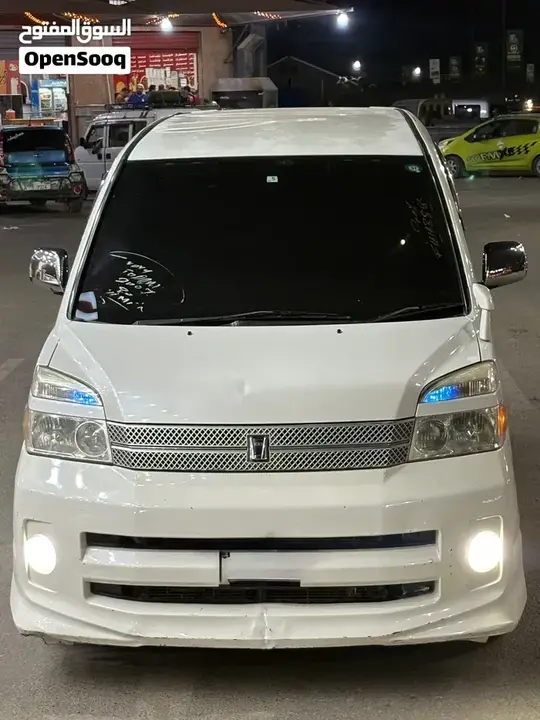 Toyota Voxy 2007 photo 3
