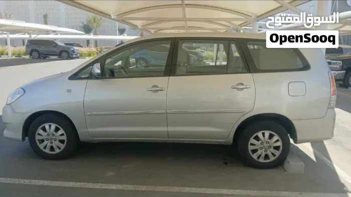 Toyota Innova 2010 photo 2