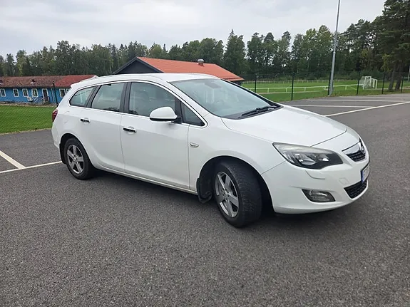 Opel Astra 2011 photo 4