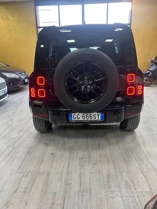 Land Rover Defender 2022 photo 5