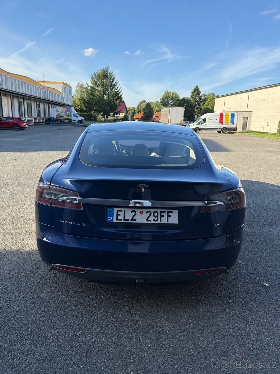 Tesla Model S 2015 photo 4