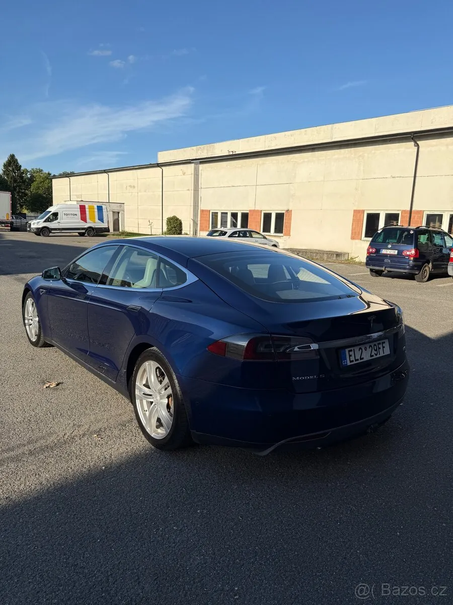 Tesla Model S 2015 photo 3