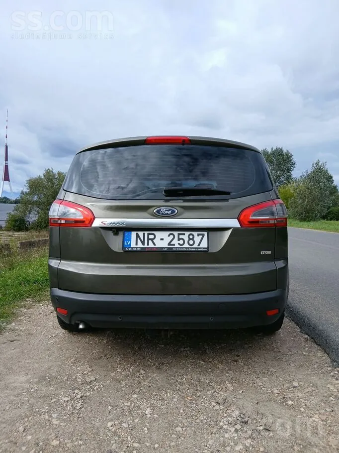 Ford S-Max 2010 photo 4