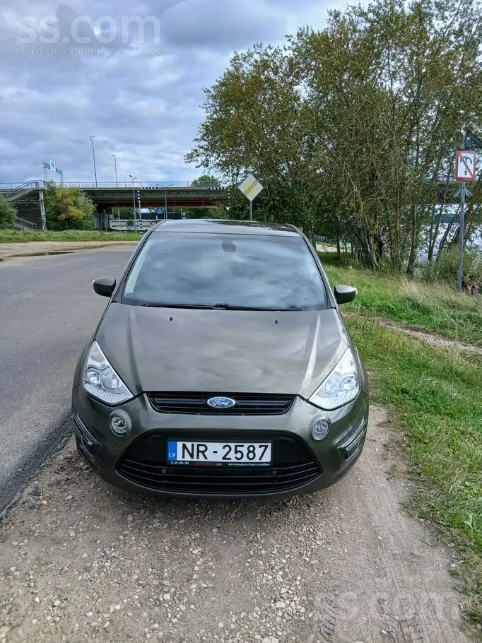 Ford S-Max 2010 photo 2