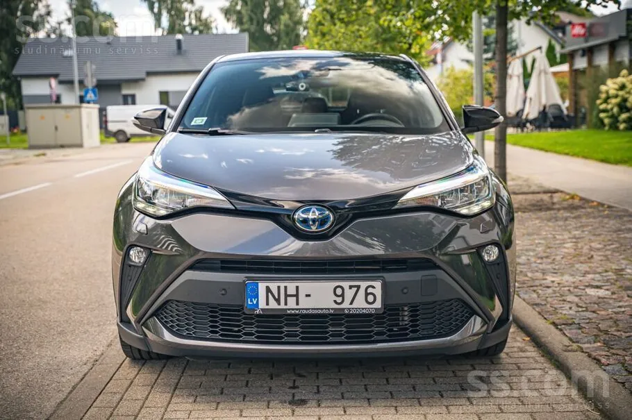 Toyota C-Hr 2022 photo 2