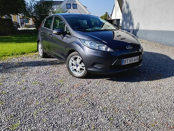 Ford Fiesta 2010 photo 2