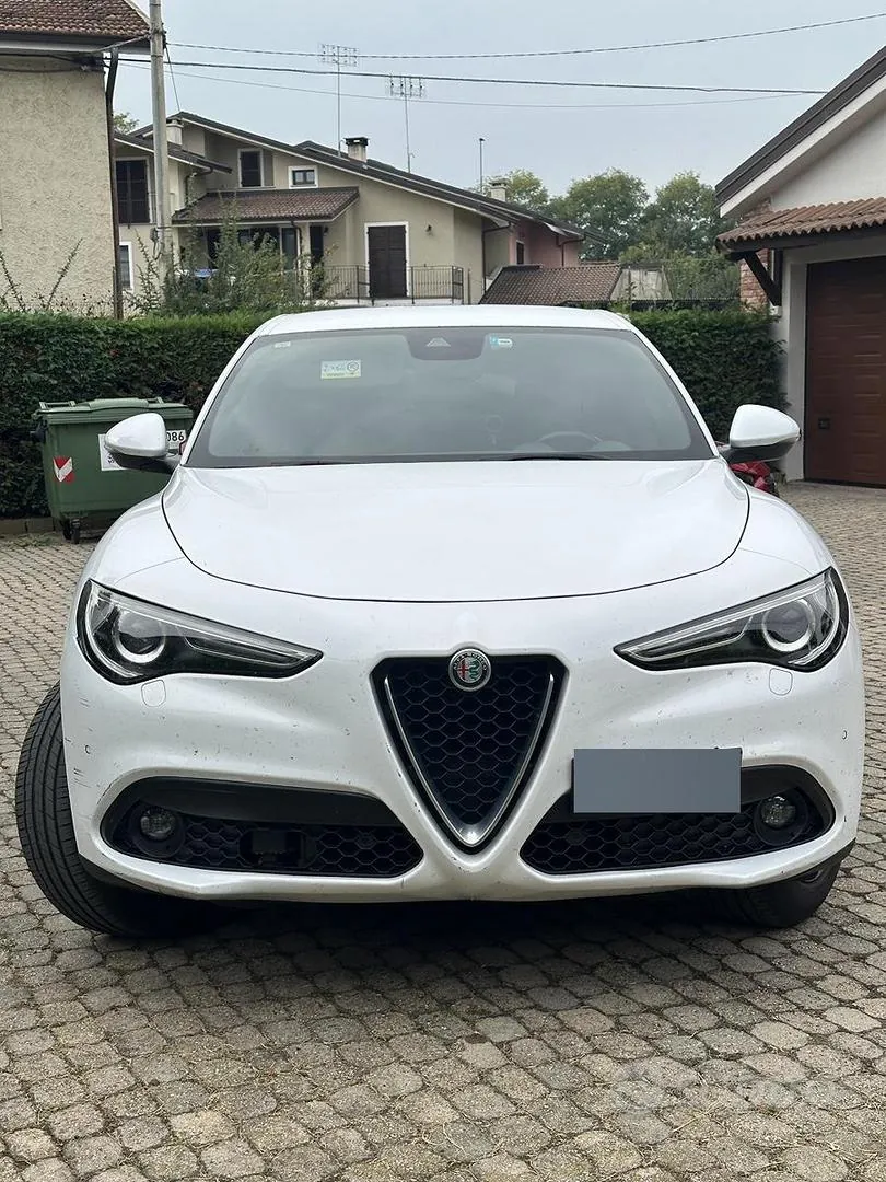 Alfa Romeo Stelvio 2017 photo 2