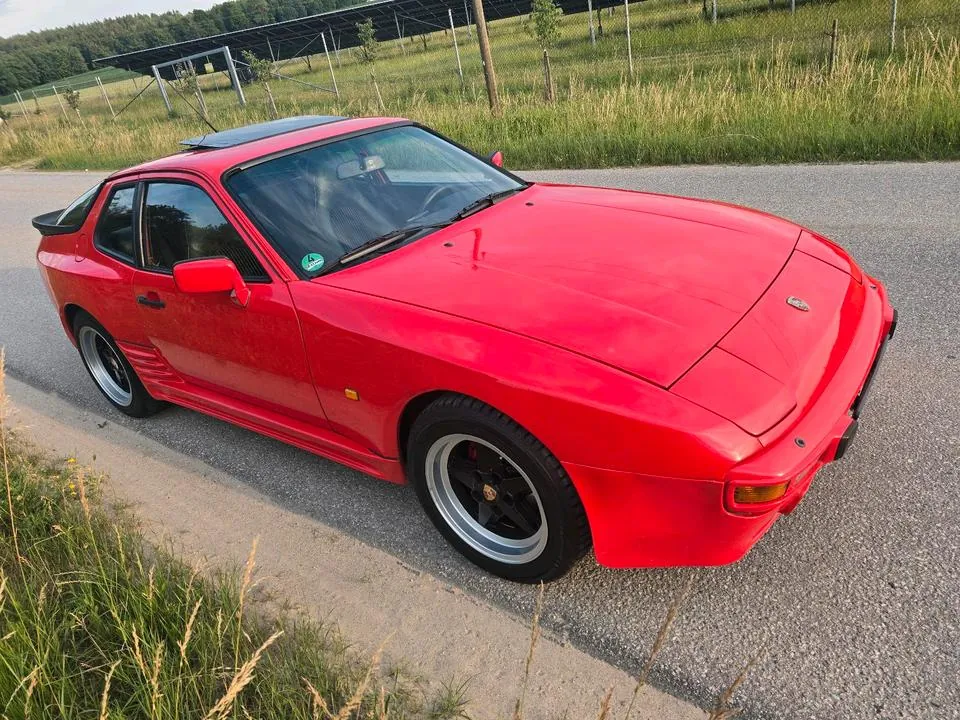 Porsche 944