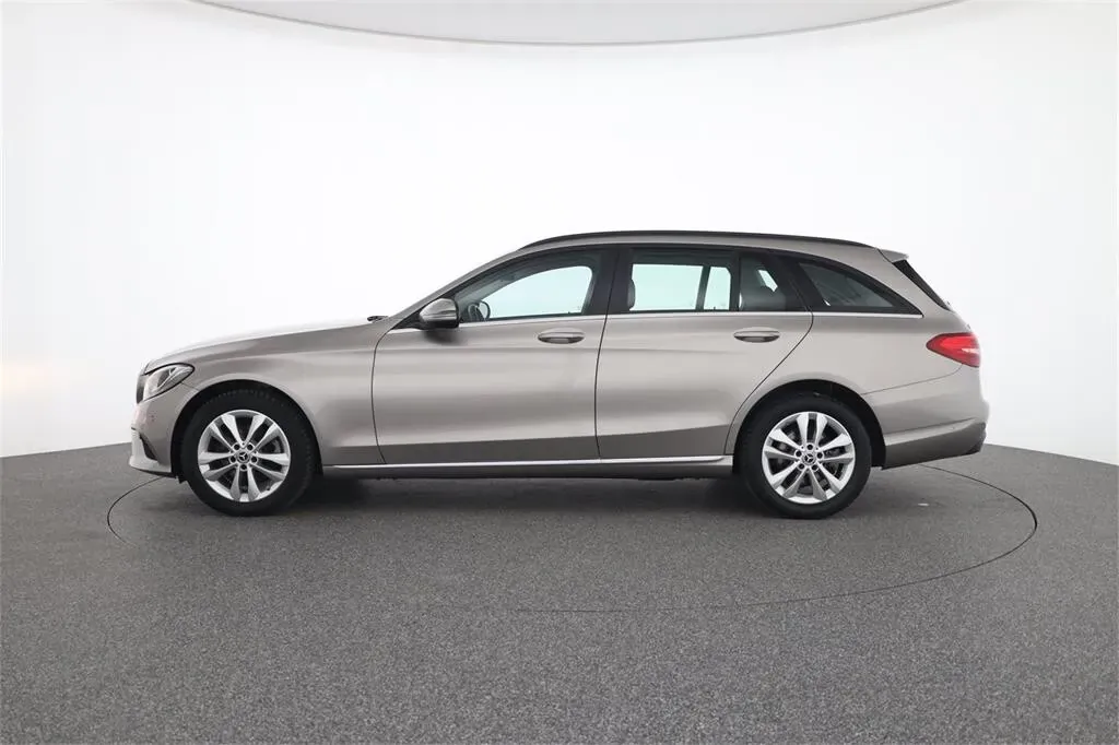 Mercedes-Benz C-Class 2019 photo 2