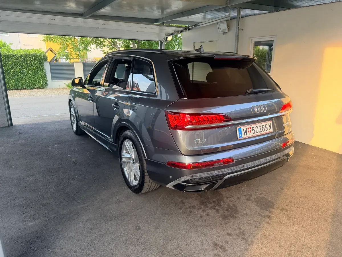 Audi Q7 2020 photo 2