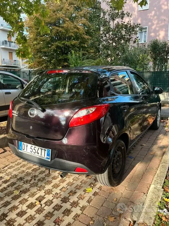 Mazda 2 2009 photo 3