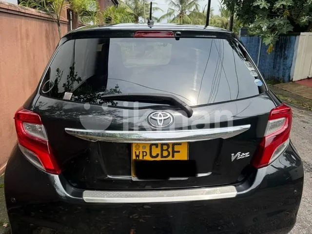 Toyota Vitz 2015 photo 2