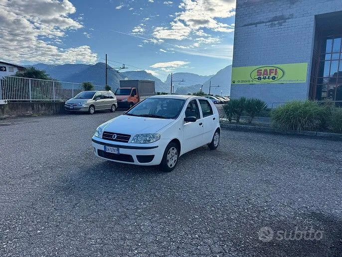 Fiat Punto 2004 photo 2