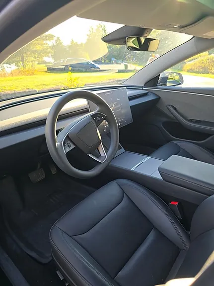 Tesla Model 3 2025 photo 3