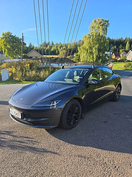 Tesla Model 3 2025 photo 2