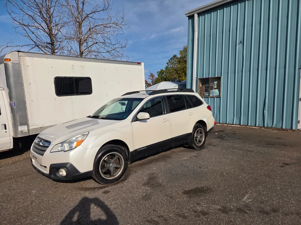 Subaru Outback 2014 photo 2