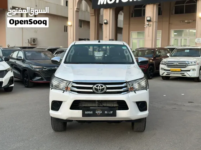 Toyota Hilux 2023 photo 2