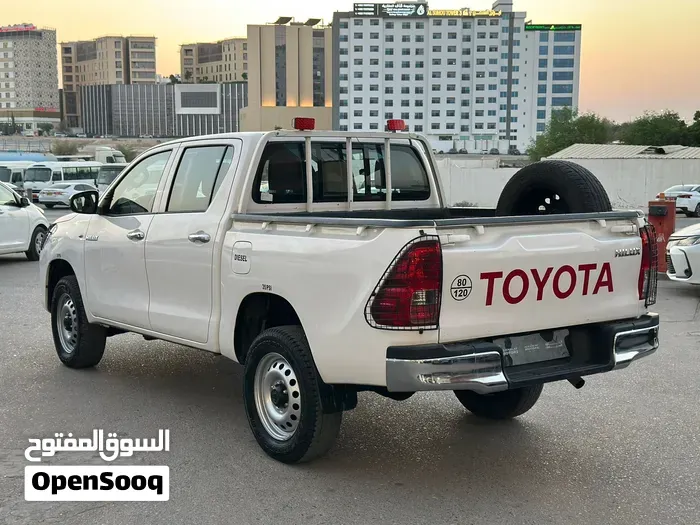 Toyota Hilux 2023 photo 3