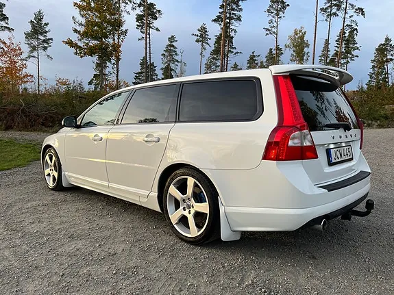 Volvo V70 2010 photo 2