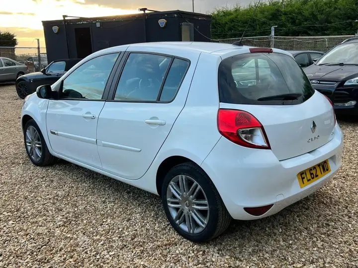 Renault Clio 2012 photo 4