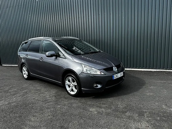 Mitsubishi Grandis 2010 photo 4