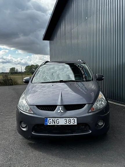 Mitsubishi Grandis 2010 photo 5