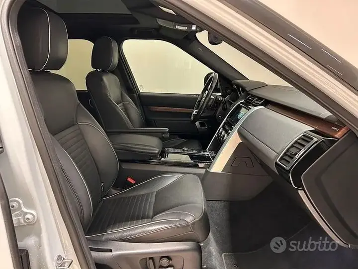 Land Rover Discovery 2017 photo 3