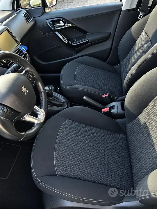 Peugeot 208 2017 photo 5
