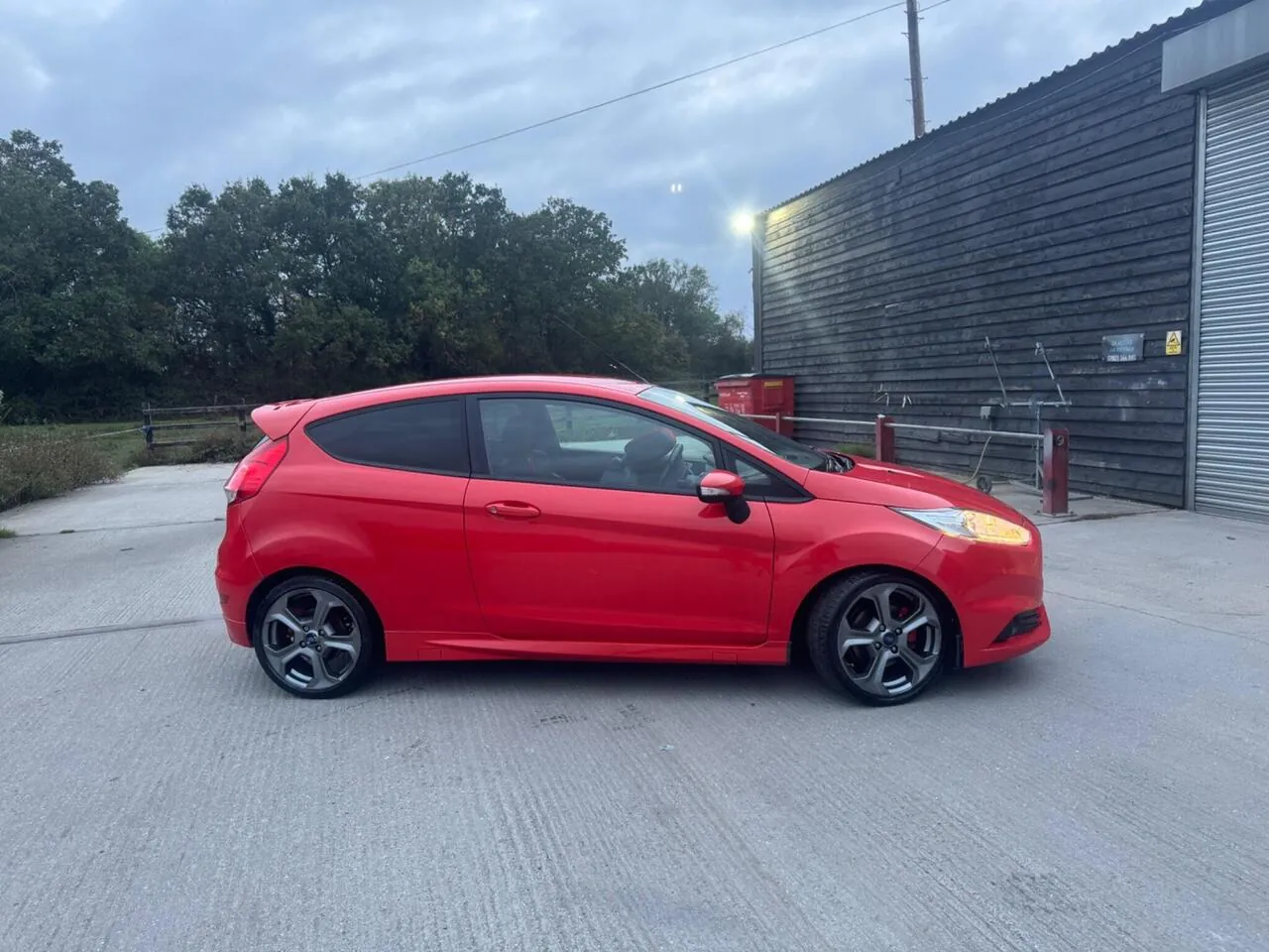 Ford Fiesta 2015 photo 2