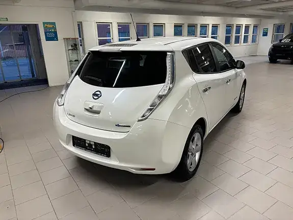 Nissan Leaf 2017 photo 2