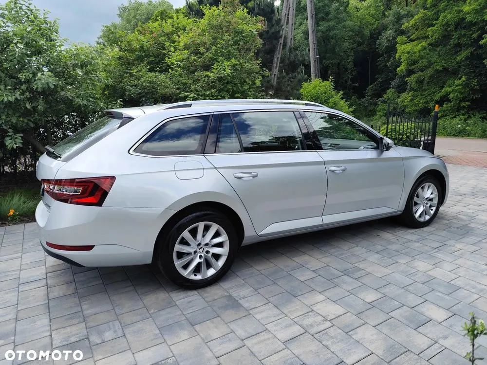 Skoda Superb 2019 photo 5