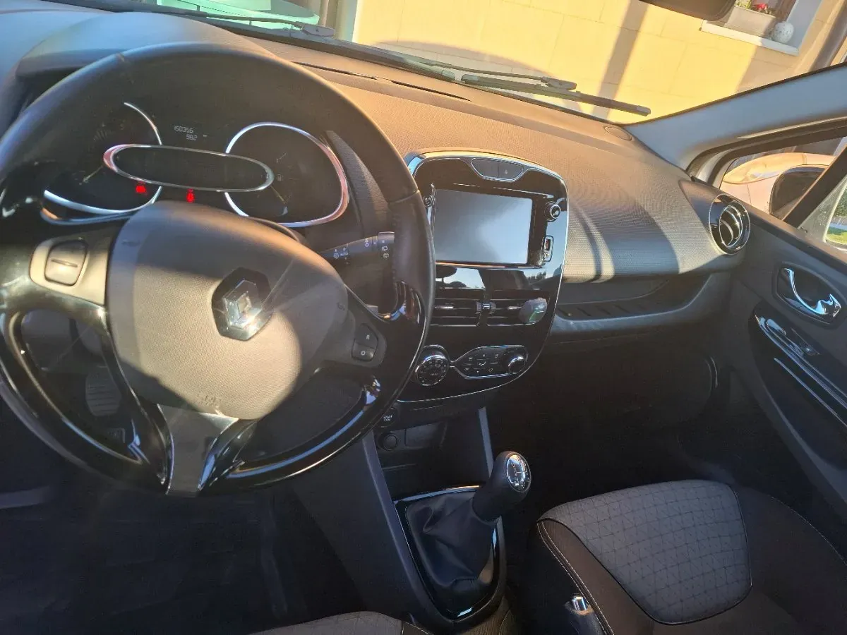 Renault Clio 2013 photo 2