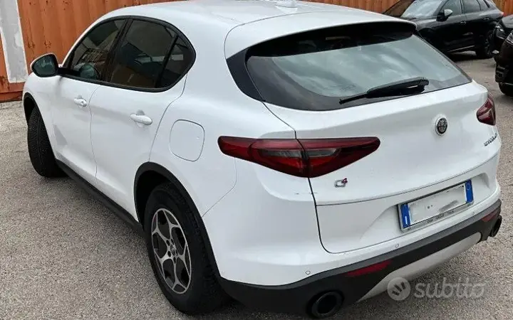 Alfa Romeo Stelvio 2022 photo 2