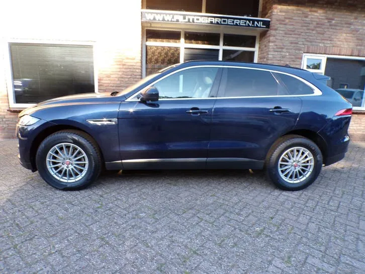Jaguar F-Pace 2017 photo 2