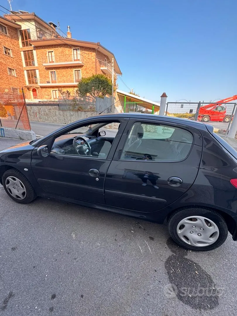 Peugeot 206 2003 photo 2