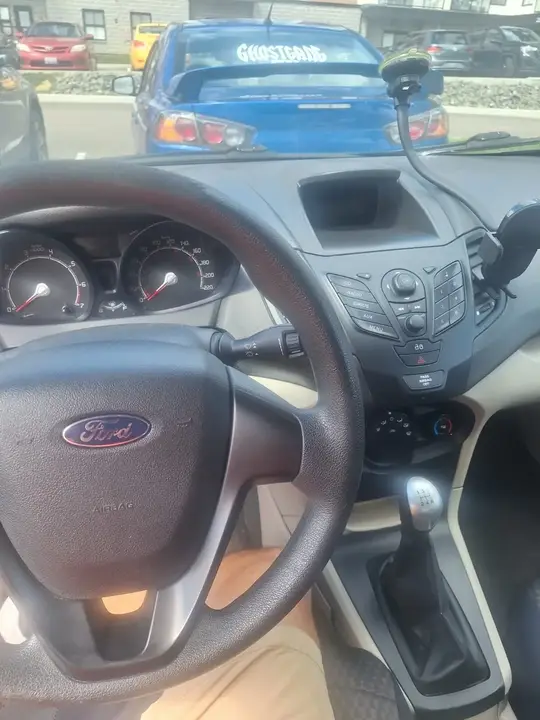Ford Fiesta 2013 photo 4