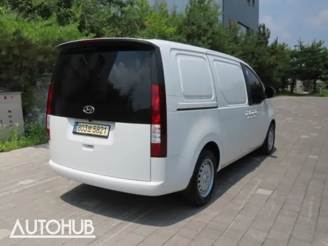 Hyundai Staria 2022 photo 3