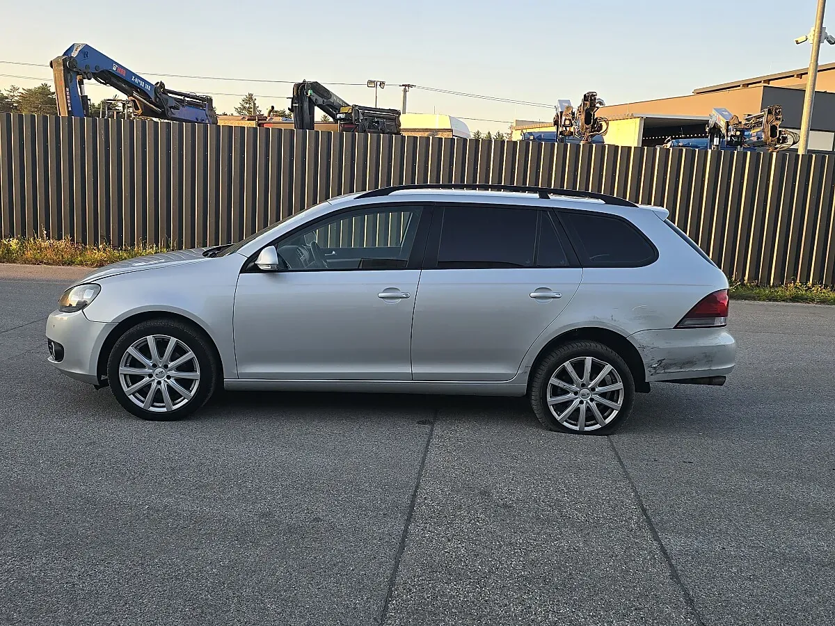 Volkswagen Golf 2010 photo 2