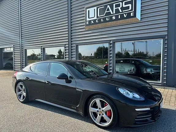 Porsche Panamera 4