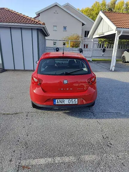 Seat Ibiza 2011 photo 2