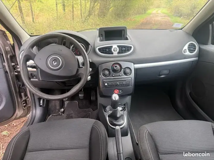 Renault Clio 2012 photo 3