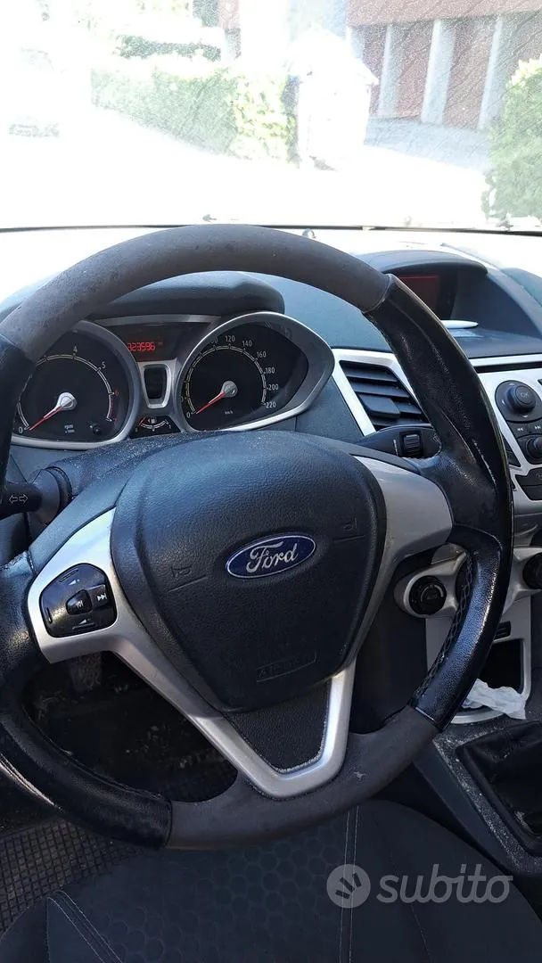 Ford Fiesta 2010 photo 4