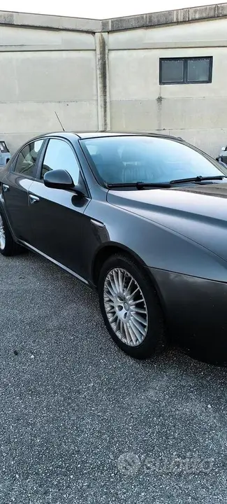 Alfa Romeo 159 2005 photo 2