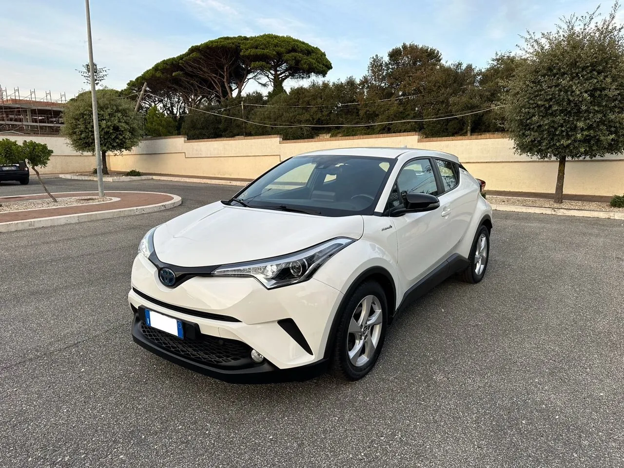 Toyota C-Hr 2019 photo 2