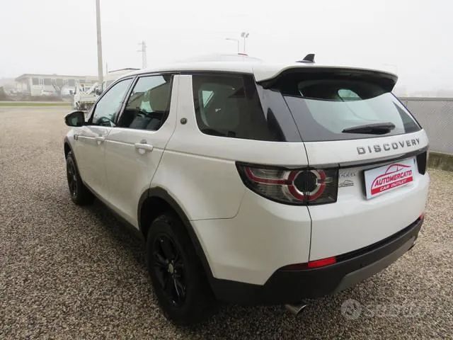 Land Rover Discovery Sport 2016 photo 2