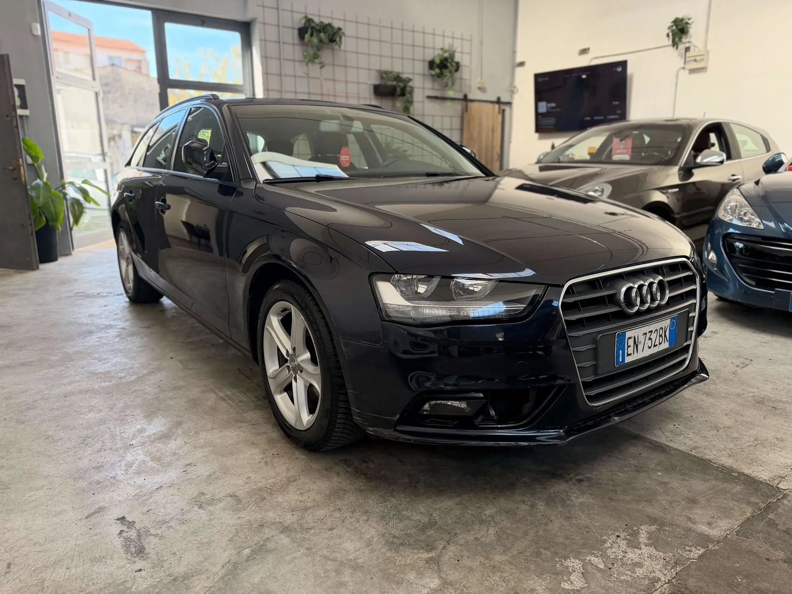Audi A4 2012 photo 2