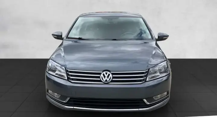 Volkswagen Passat 2014 photo 2