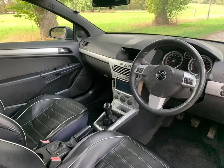 Vauxhall Astra 2009 photo 4