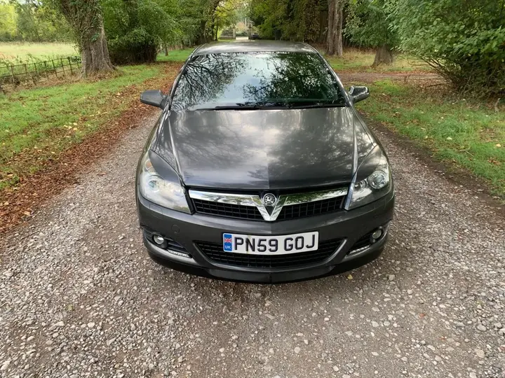 Vauxhall Astra 2009 photo 2